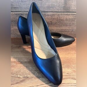 Clarks Classic Black Leather Heels Pumps Women’s Size 9.5‎